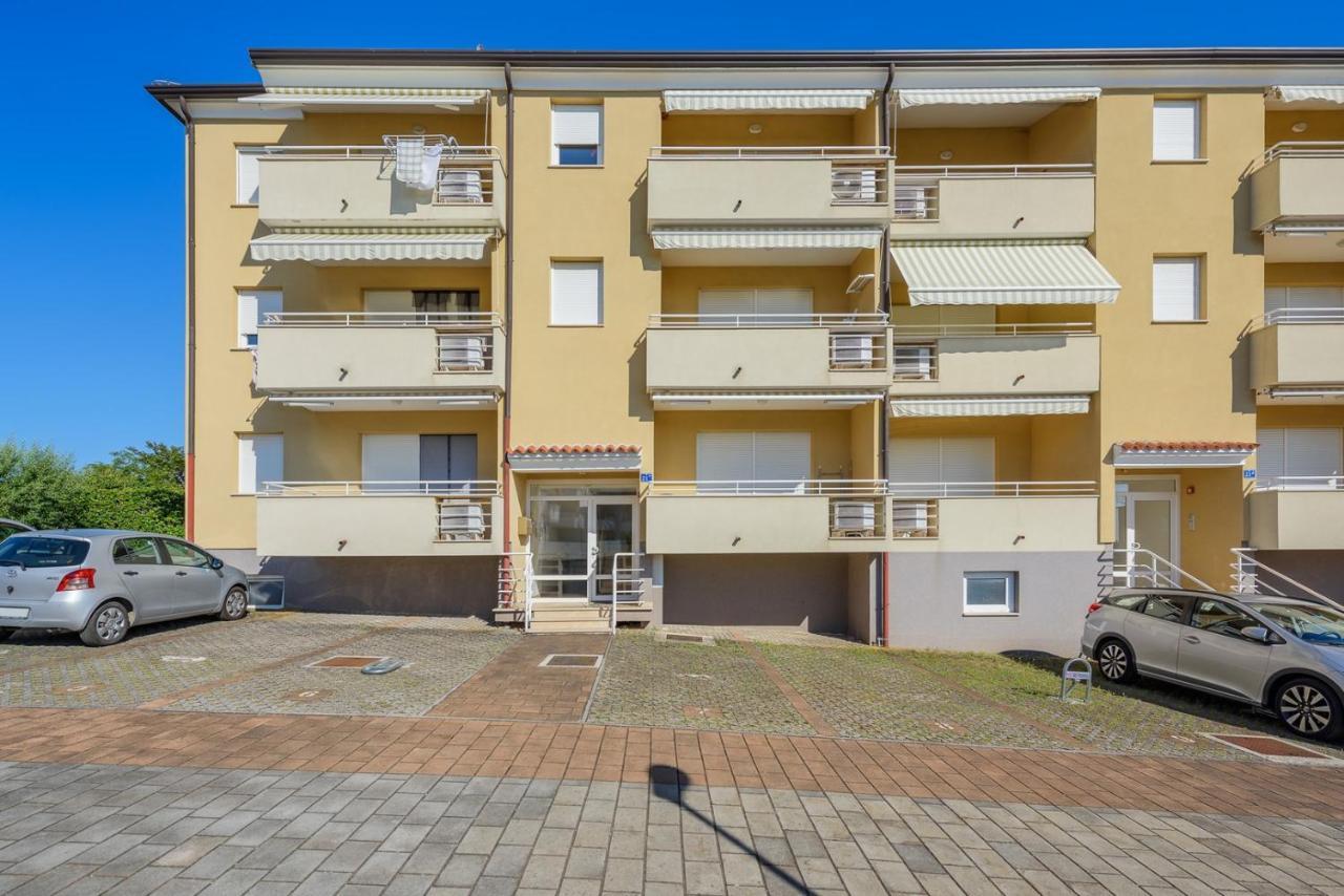 Flora House With Apartment Замбратия Екстериор снимка