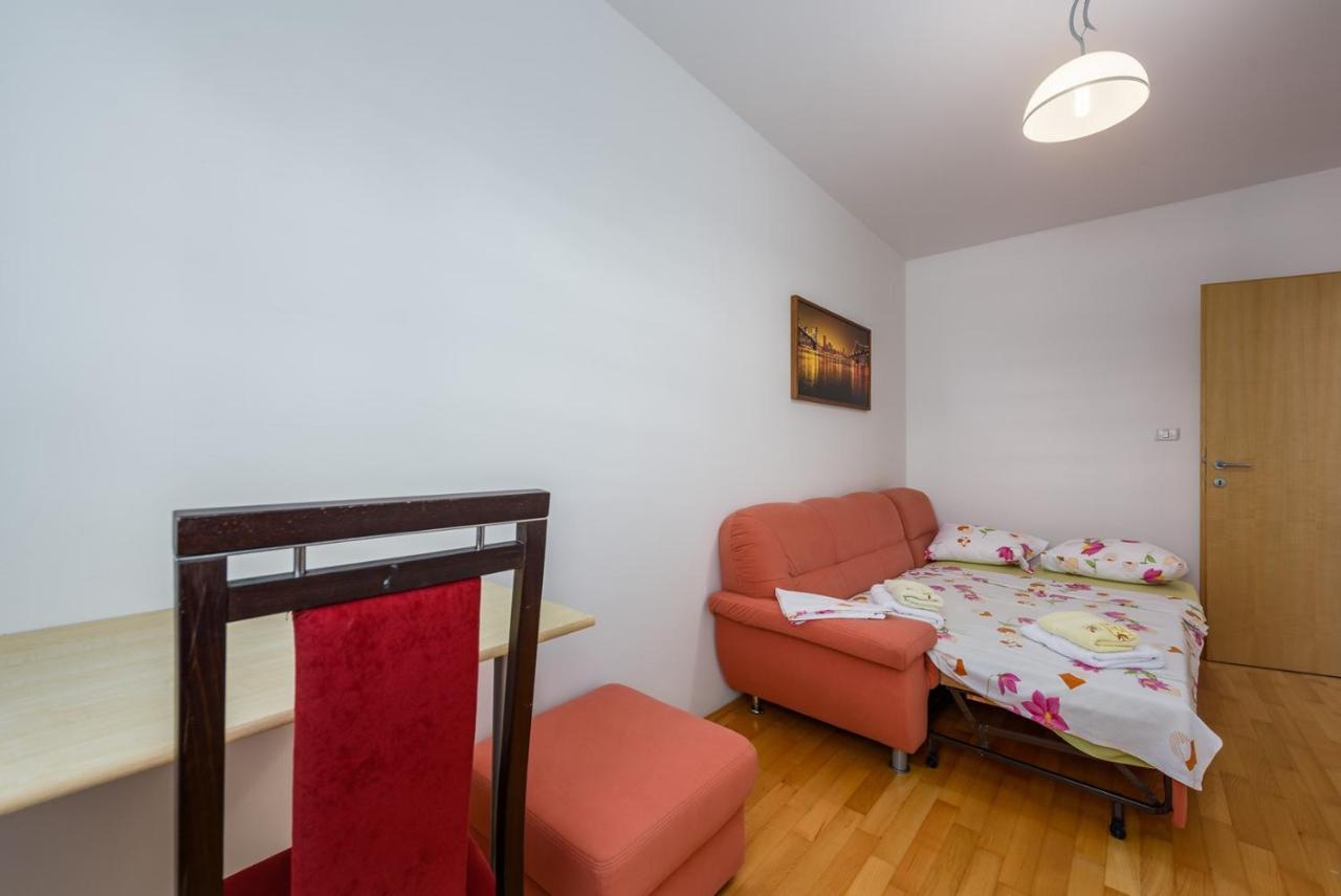 Flora House With Apartment Замбратия Екстериор снимка