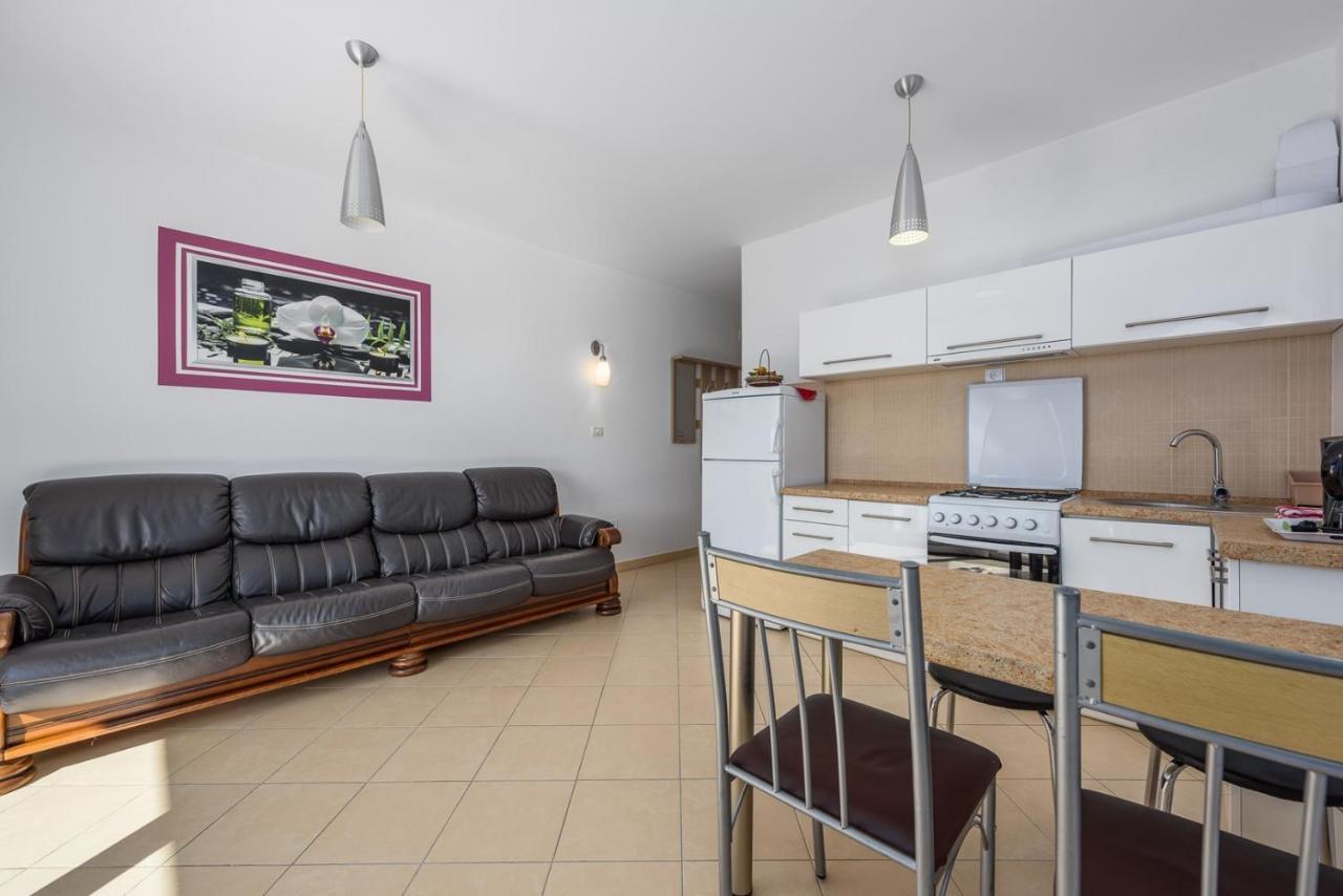 Flora House With Apartment Замбратия Екстериор снимка