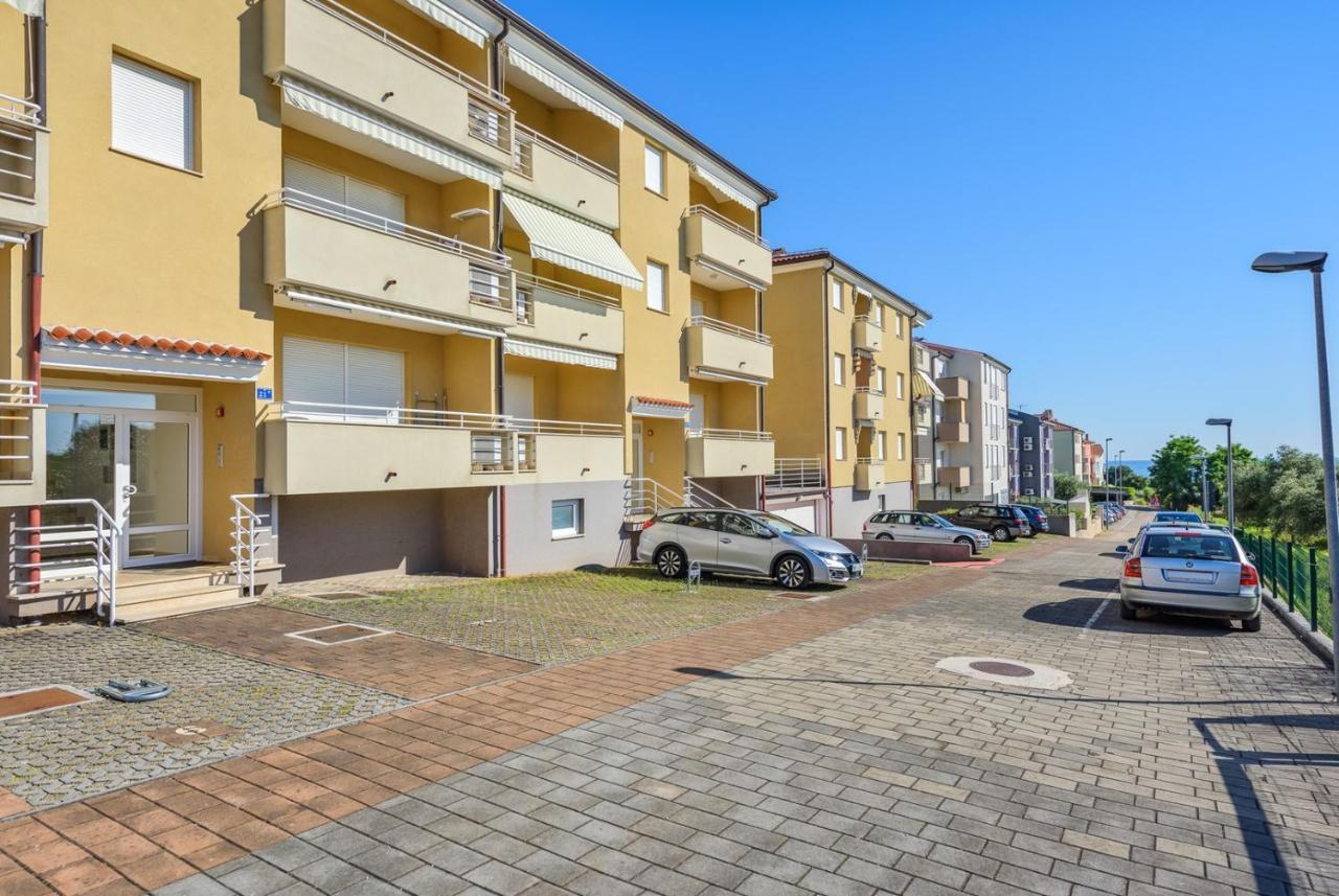 Flora House With Apartment Замбратия Екстериор снимка